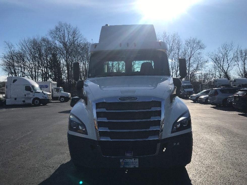 Day Cab Tractor-Heavy Duty Tractors-Freightliner-2019-T12642ST-Bensalem-PA-348,809\n\t\tmiles-$ 35,500 - Image 2