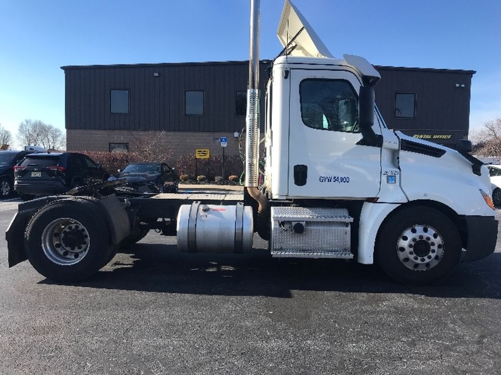 Day Cab Tractor-Heavy Duty Tractors-Freightliner-2019-T12642ST-Bensalem-PA-348,809\n\t\tmiles-$ 35,500 - Image 8