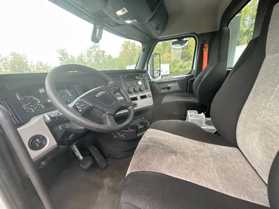 Day Cab Tractor-Heavy Duty Tractors-Freightliner-2019-T12642ST-Binghamton-NY-428,995\n\t\tmiles-$ 35,500 - Image 10