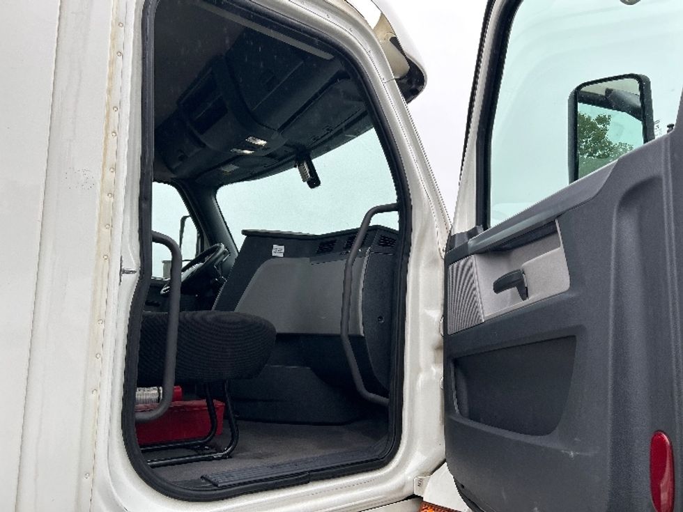 Day Cab Tractor-Heavy Duty Tractors-Freightliner-2019-T12642ST-Binghamton-NY-428,995\n\t\tmiles-$ 35,500 - Image 12