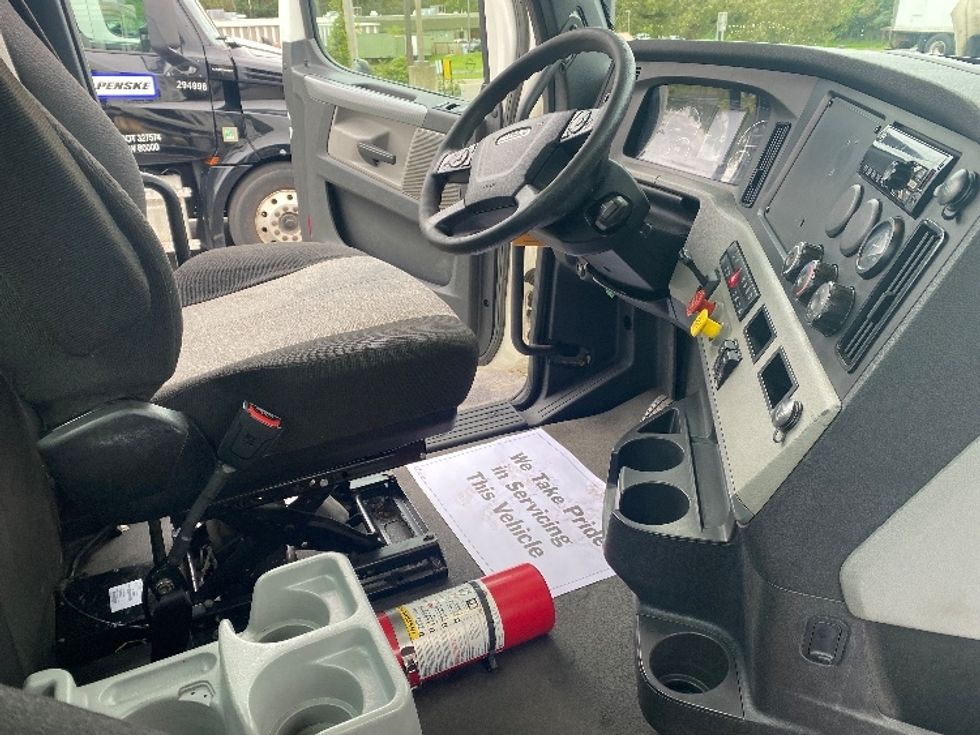Day Cab Tractor-Heavy Duty Tractors-Freightliner-2019-T12642ST-Binghamton-NY-428,995\n\t\tmiles-$ 35,500 - Image 14