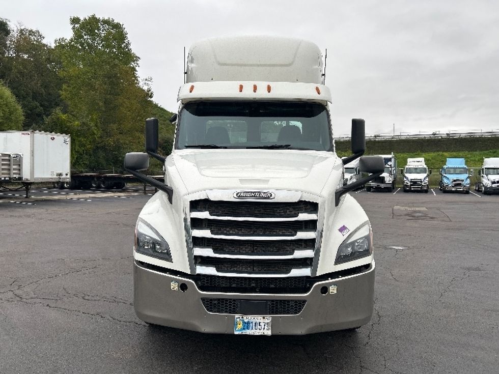 Day Cab Tractor-Heavy Duty Tractors-Freightliner-2019-T12642ST-Binghamton-NY-428,995\n\t\tmiles-$ 35,500 - Image 2