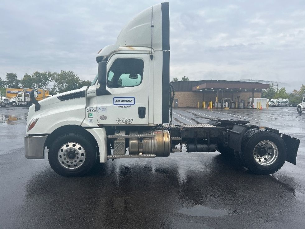 Day Cab Tractor-Heavy Duty Tractors-Freightliner-2019-T12642ST-Binghamton-NY-428,995\n\t\tmiles-$ 35,500 - Image 4
