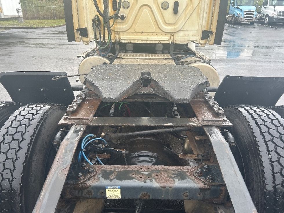 Day Cab Tractor-Heavy Duty Tractors-Freightliner-2019-T12642ST-Binghamton-NY-428,995\n\t\tmiles-$ 35,500 - Image 6