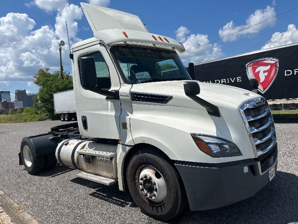 Day Cab Tractor-Heavy Duty Tractors-Freightliner-2019-T12642ST-Birmingham-AL-220,303\n\t\tmiles-$ 45,250 - Image 1