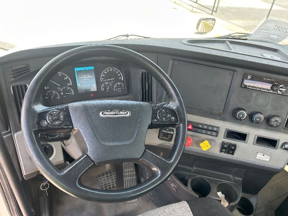 Day Cab Tractor-Heavy Duty Tractors-Freightliner-2019-T12642ST-Birmingham-AL-220,303\n\t\tmiles-$ 45,250 - Image 11
