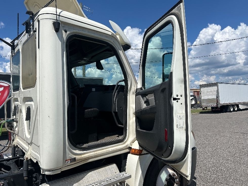 Day Cab Tractor-Heavy Duty Tractors-Freightliner-2019-T12642ST-Birmingham-AL-220,303\n\t\tmiles-$ 45,250 - Image 12