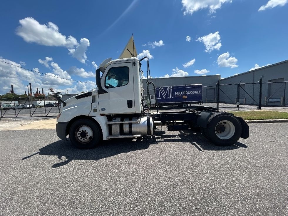 Day Cab Tractor-Heavy Duty Tractors-Freightliner-2019-T12642ST-Birmingham-AL-220,303\n\t\tmiles-$ 45,250 - Image 4