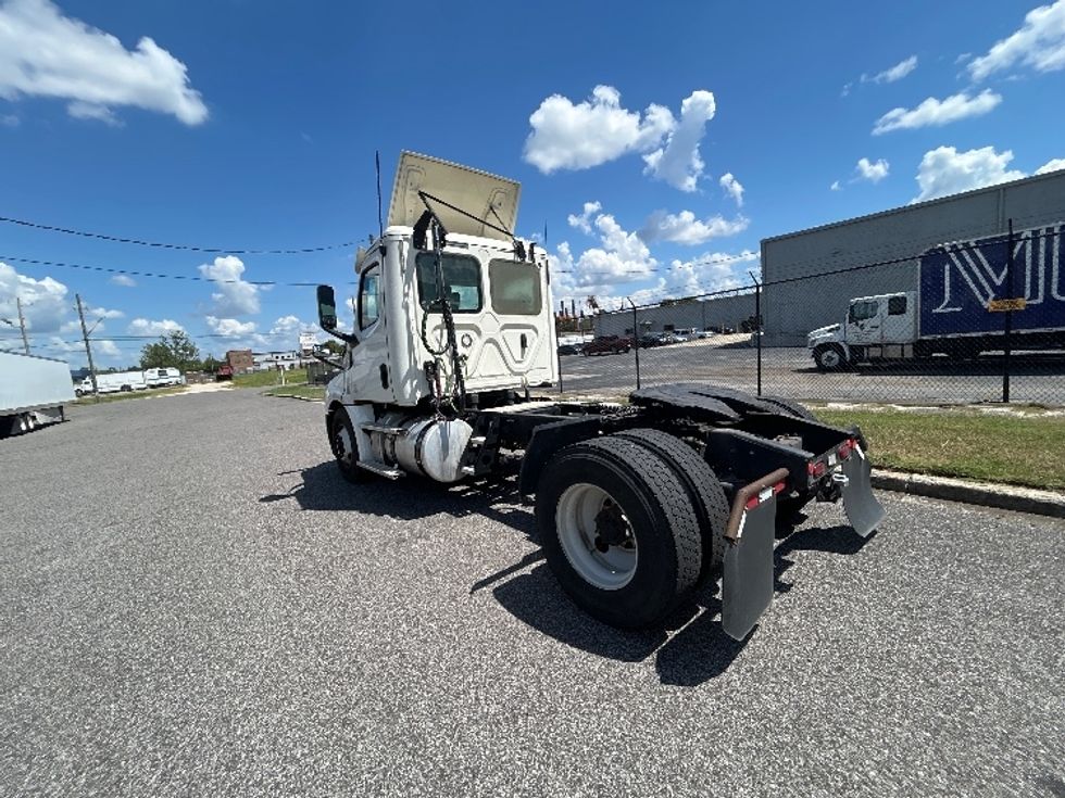 Day Cab Tractor-Heavy Duty Tractors-Freightliner-2019-T12642ST-Birmingham-AL-220,303\n\t\tmiles-$ 45,250 - Image 5