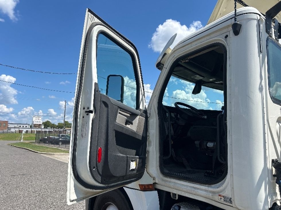 Day Cab Tractor-Heavy Duty Tractors-Freightliner-2019-T12642ST-Birmingham-AL-220,303\n\t\tmiles-$ 45,250 - Image 9