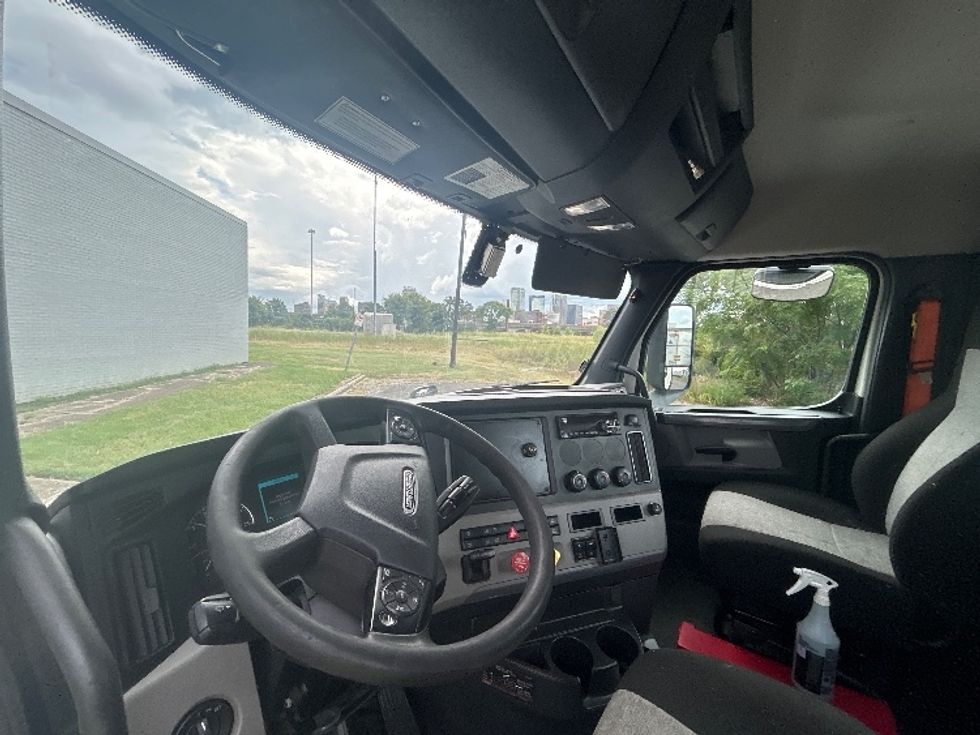 Day Cab Tractor-Heavy Duty Tractors-Freightliner-2019-T12642ST-Birmingham-AL-413,215\n\t\tmiles-$ 32,500 - Image 10