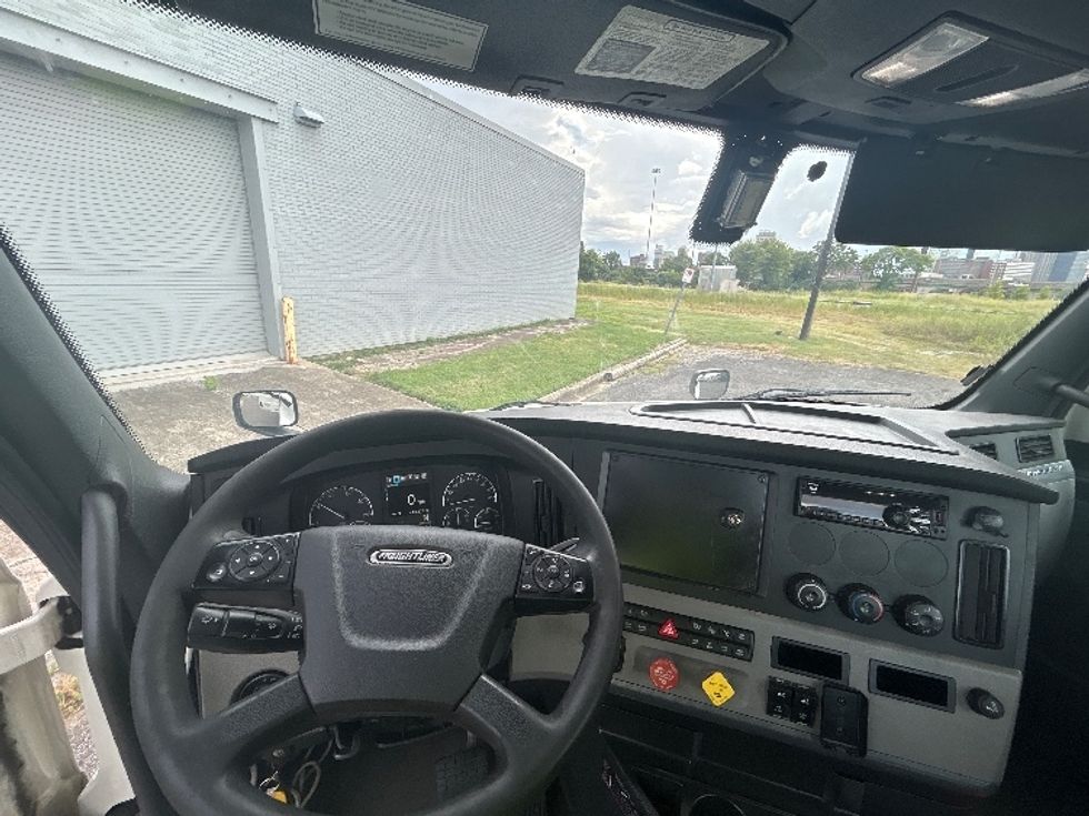 Day Cab Tractor-Heavy Duty Tractors-Freightliner-2019-T12642ST-Birmingham-AL-413,215\n\t\tmiles-$ 32,500 - Image 11