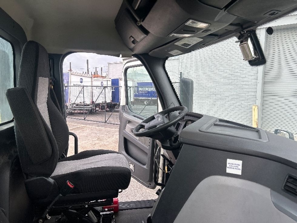 Day Cab Tractor-Heavy Duty Tractors-Freightliner-2019-T12642ST-Birmingham-AL-413,215\n\t\tmiles-$ 32,500 - Image 14