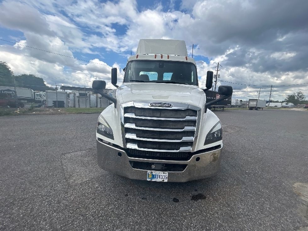 Day Cab Tractor-Heavy Duty Tractors-Freightliner-2019-T12642ST-Birmingham-AL-413,215\n\t\tmiles-$ 32,500 - Image 2