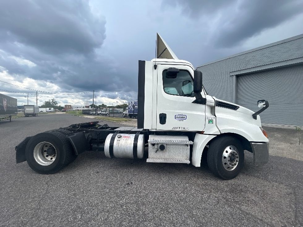Day Cab Tractor-Heavy Duty Tractors-Freightliner-2019-T12642ST-Birmingham-AL-413,215\n\t\tmiles-$ 32,500 - Image 8