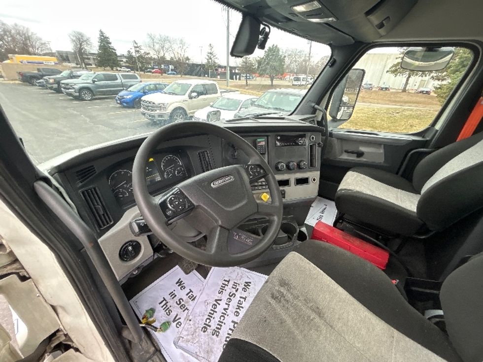 Day Cab Tractor-Heavy Duty Tractors-Freightliner-2019-T12642ST-Brooklyn Park-MN-302,243\n\t\tmiles-$ 33,250 - Image 10