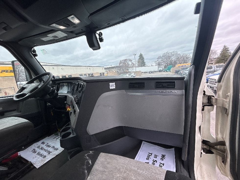 Day Cab Tractor-Heavy Duty Tractors-Freightliner-2019-T12642ST-Brooklyn Park-MN-302,243\n\t\tmiles-$ 33,250 - Image 13