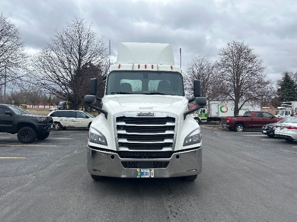 Day Cab Tractor-Heavy Duty Tractors-Freightliner-2019-T12642ST-Brooklyn Park-MN-302,243\n\t\tmiles-$ 33,250 - Image 2