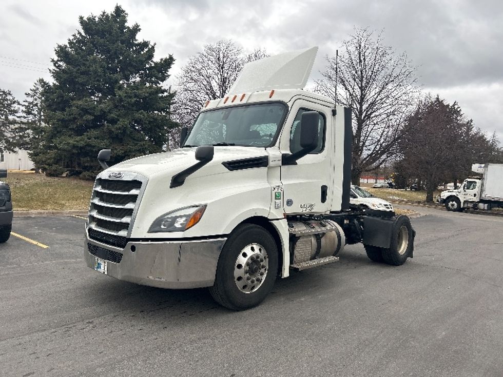 Day Cab Tractor-Heavy Duty Tractors-Freightliner-2019-T12642ST-Brooklyn Park-MN-302,243\n\t\tmiles-$ 33,250 - Image 3