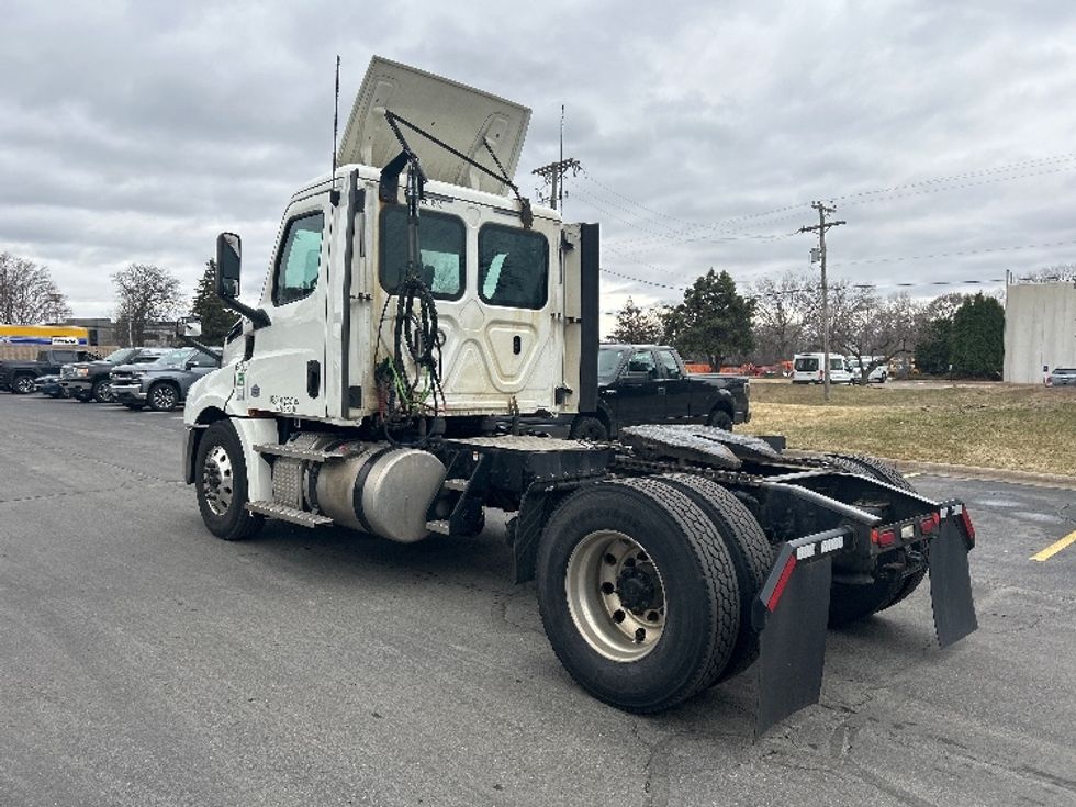 Day Cab Tractor-Heavy Duty Tractors-Freightliner-2019-T12642ST-Brooklyn Park-MN-302,243\n\t\tmiles-$ 33,250 - Image 5