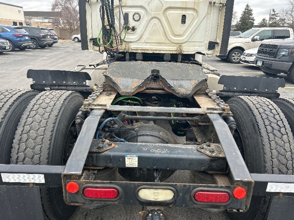 Day Cab Tractor-Heavy Duty Tractors-Freightliner-2019-T12642ST-Brooklyn Park-MN-302,243\n\t\tmiles-$ 33,250 - Image 6