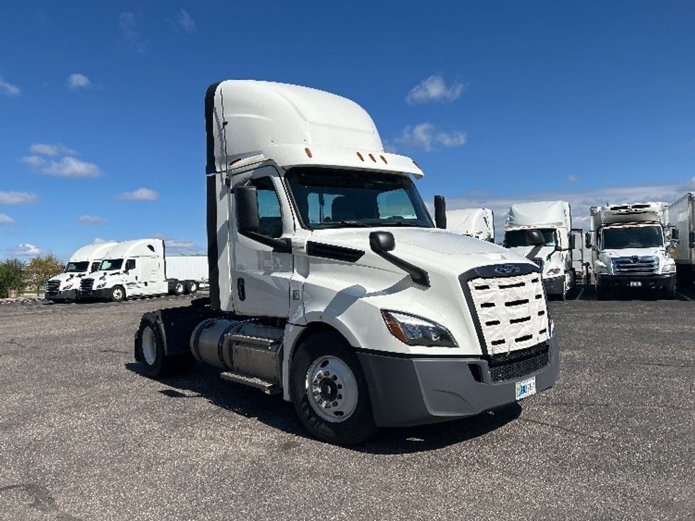 Day Cab Tractor-Heavy Duty Tractors-Freightliner-2019-T12642ST-Brooklyn Park-MN-346,998\n\t\tmiles-$ 31,750 - Image 1