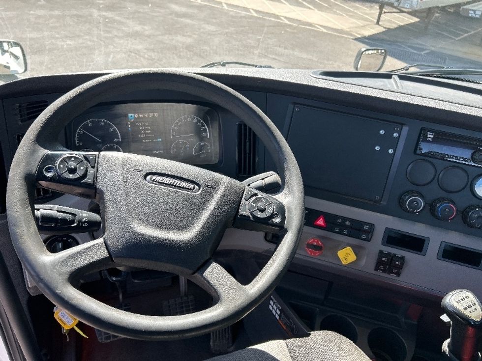 Day Cab Tractor-Heavy Duty Tractors-Freightliner-2019-T12642ST-Brooklyn Park-MN-346,998\n\t\tmiles-$ 31,750 - Image 11