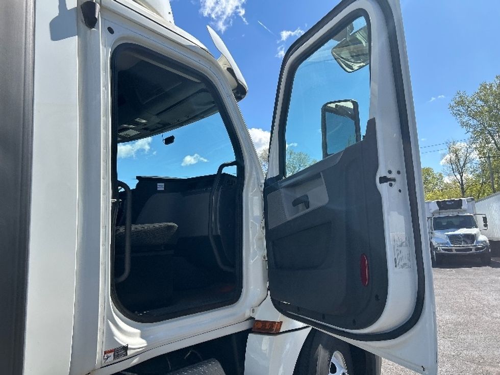 Day Cab Tractor-Heavy Duty Tractors-Freightliner-2019-T12642ST-Brooklyn Park-MN-346,998\n\t\tmiles-$ 31,750 - Image 12