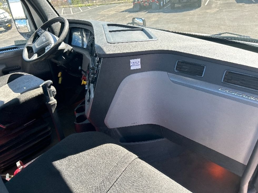 Day Cab Tractor-Heavy Duty Tractors-Freightliner-2019-T12642ST-Brooklyn Park-MN-346,998\n\t\tmiles-$ 31,750 - Image 13