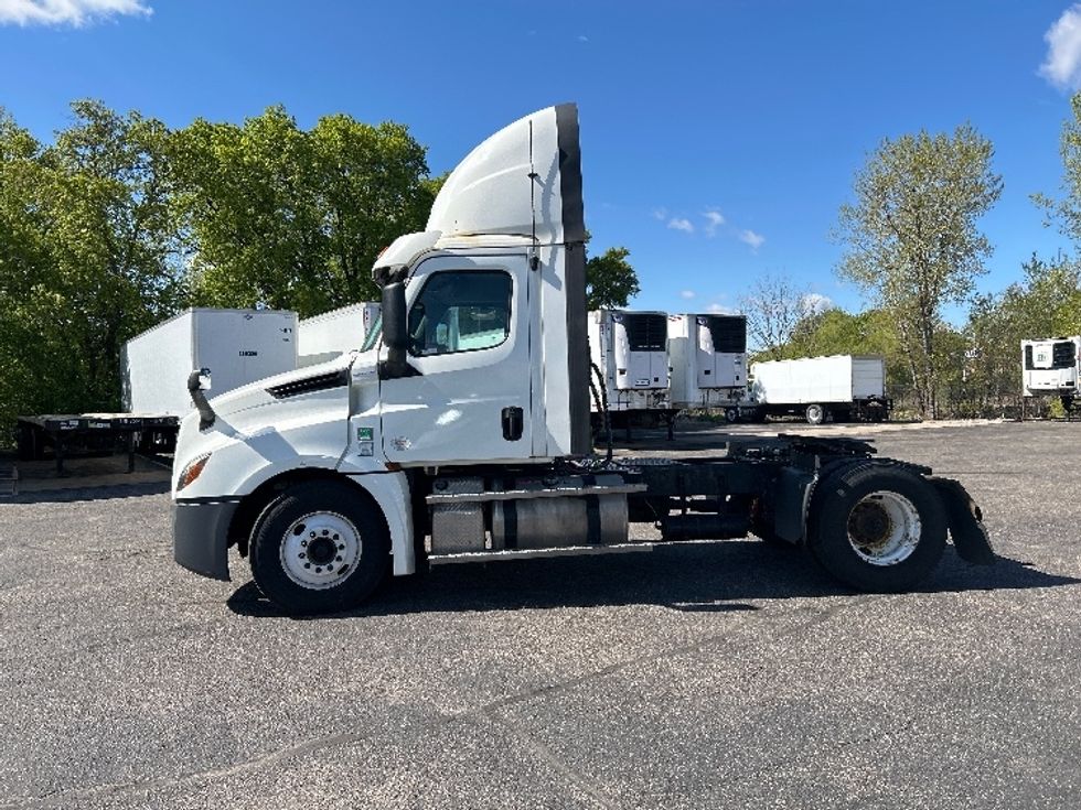 Day Cab Tractor-Heavy Duty Tractors-Freightliner-2019-T12642ST-Brooklyn Park-MN-346,998\n\t\tmiles-$ 31,750 - Image 4