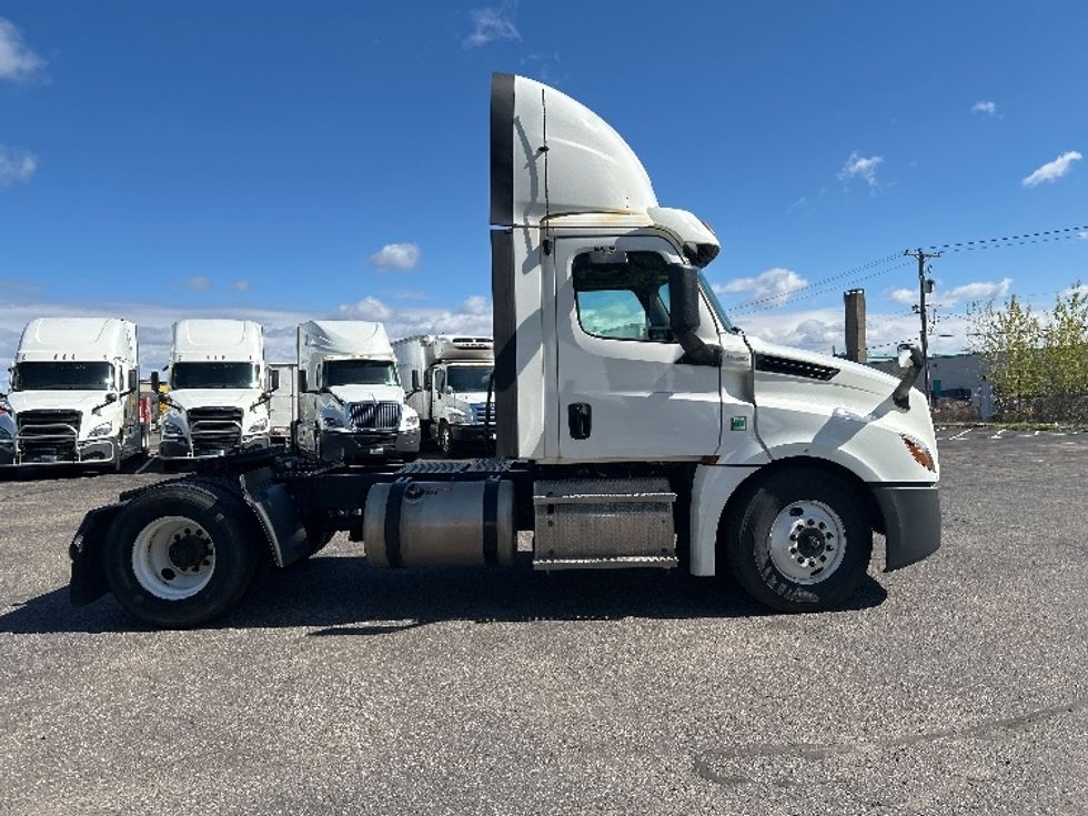 Day Cab Tractor-Heavy Duty Tractors-Freightliner-2019-T12642ST-Brooklyn Park-MN-346,998\n\t\tmiles-$ 31,750 - Image 8