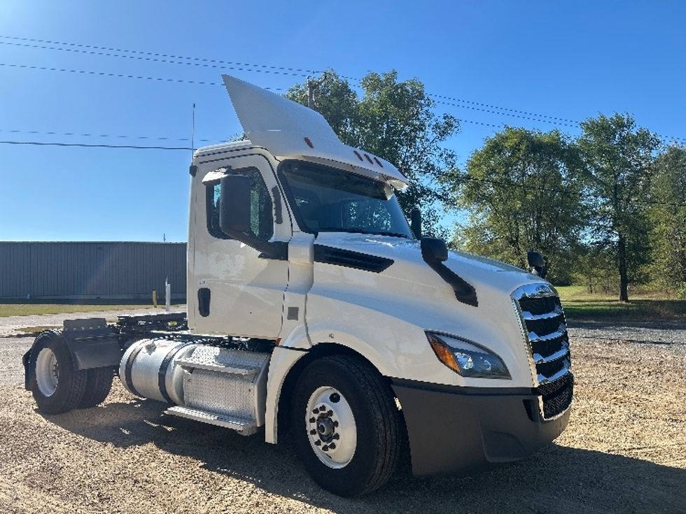 Day Cab Tractor-Heavy Duty Tractors-Freightliner-2019-T12642ST-Brooklyn Park-MN-421,996\n\t\tmiles-$ 26,250 - Image 1