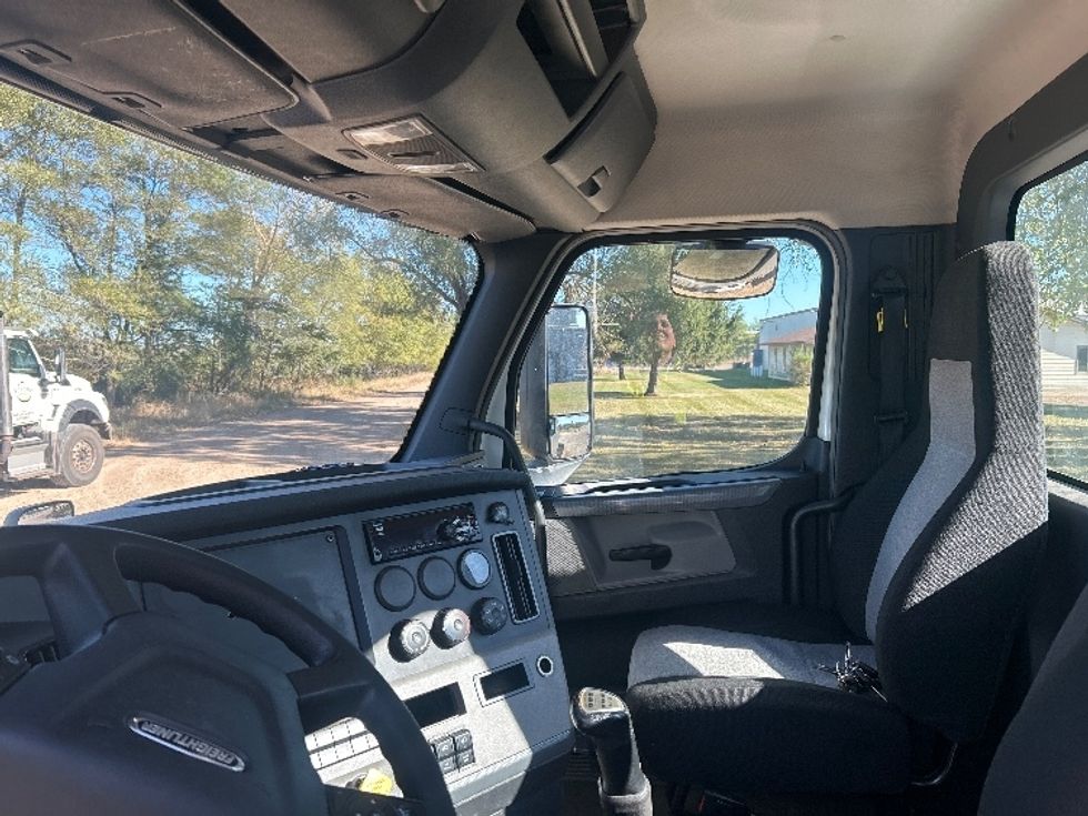 Day Cab Tractor-Heavy Duty Tractors-Freightliner-2019-T12642ST-Brooklyn Park-MN-421,996\n\t\tmiles-$ 26,250 - Image 10