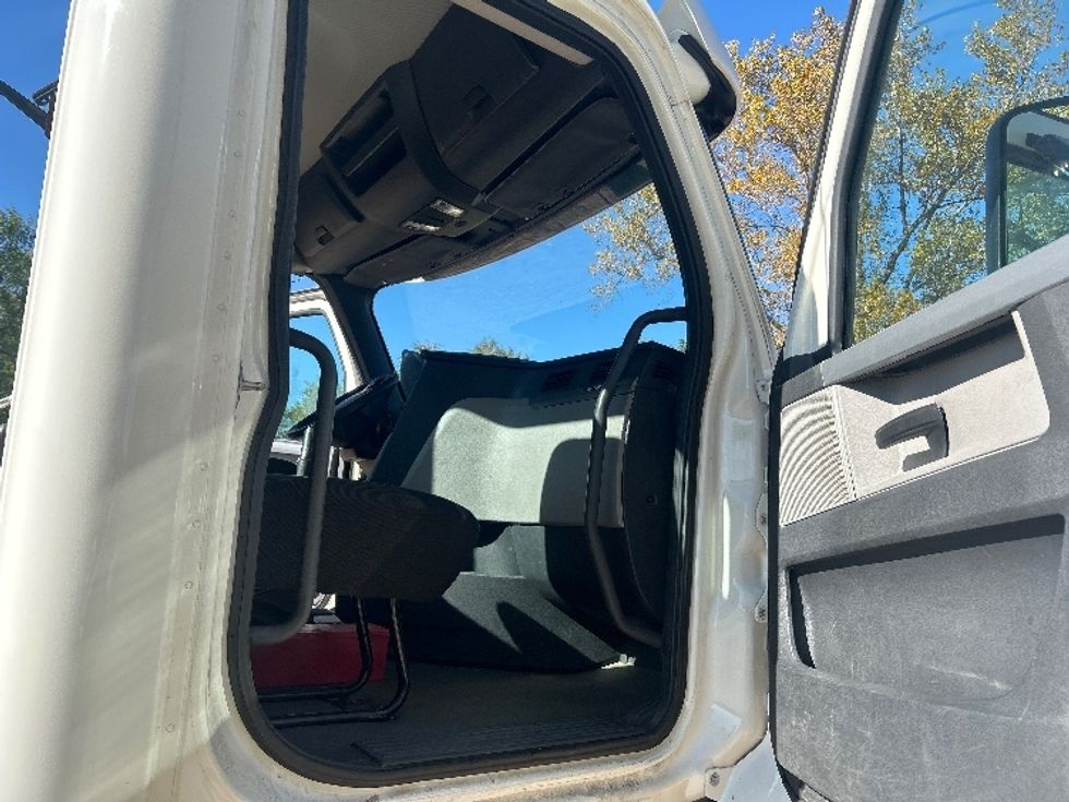 Day Cab Tractor-Heavy Duty Tractors-Freightliner-2019-T12642ST-Brooklyn Park-MN-421,996\n\t\tmiles-$ 26,250 - Image 12