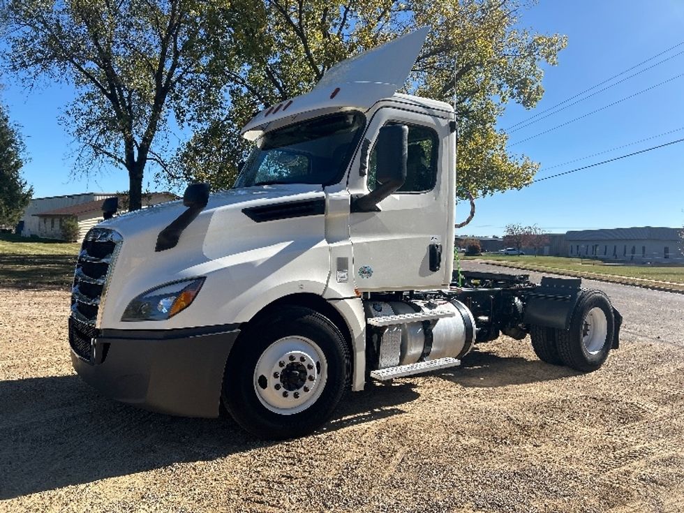 Day Cab Tractor-Heavy Duty Tractors-Freightliner-2019-T12642ST-Brooklyn Park-MN-421,996\n\t\tmiles-$ 26,250 - Image 3