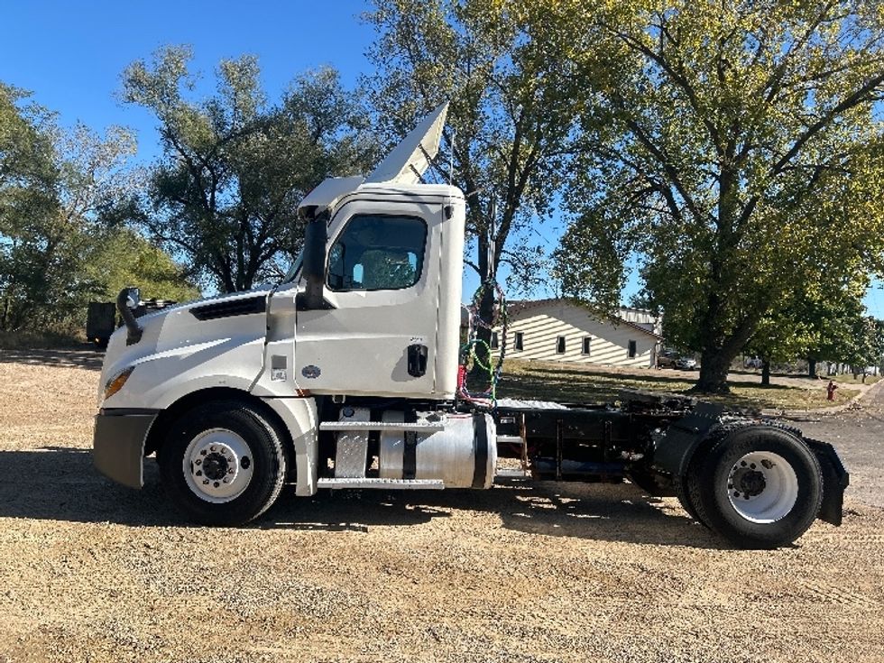 Day Cab Tractor-Heavy Duty Tractors-Freightliner-2019-T12642ST-Brooklyn Park-MN-421,996\n\t\tmiles-$ 26,250 - Image 4