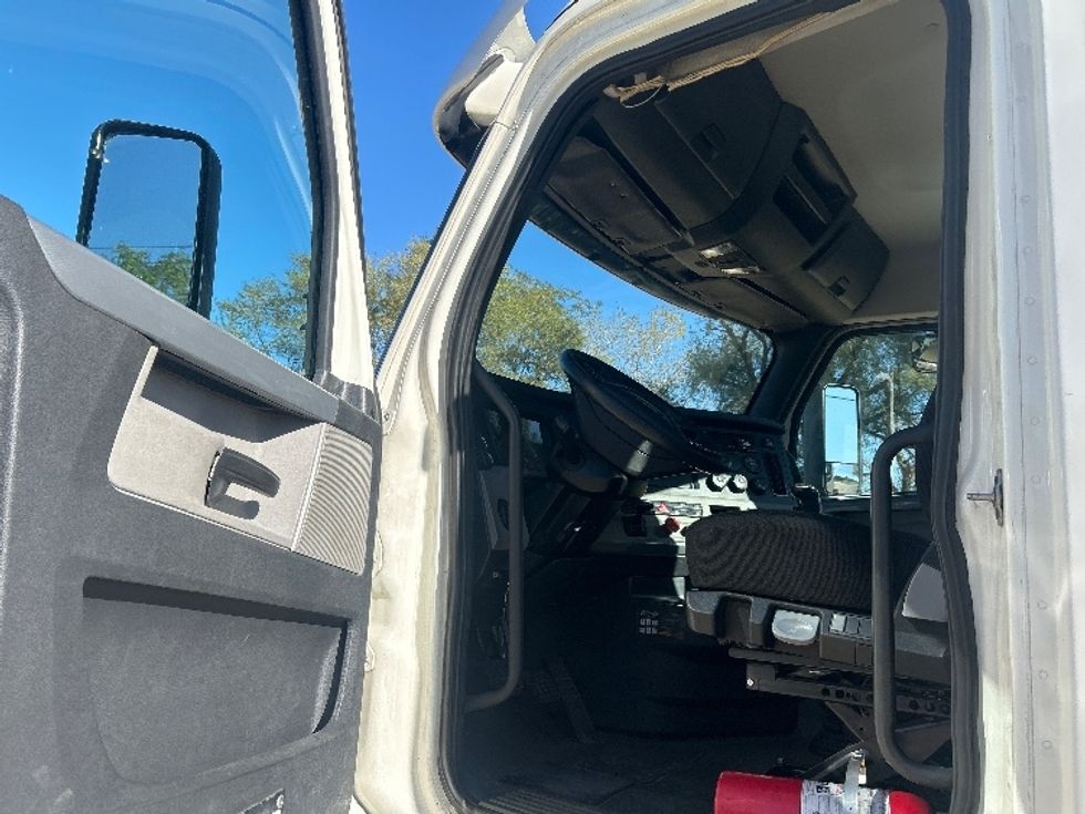 Day Cab Tractor-Heavy Duty Tractors-Freightliner-2019-T12642ST-Brooklyn Park-MN-421,996\n\t\tmiles-$ 26,250 - Image 9