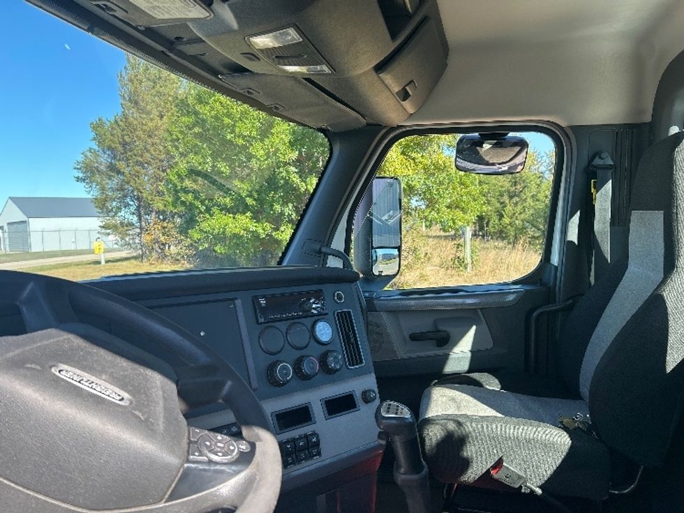 Day Cab Tractor-Heavy Duty Tractors-Freightliner-2019-T12642ST-Brooklyn Park-MN-442,559\n\t\tmiles-$ 25,250 - Image 10