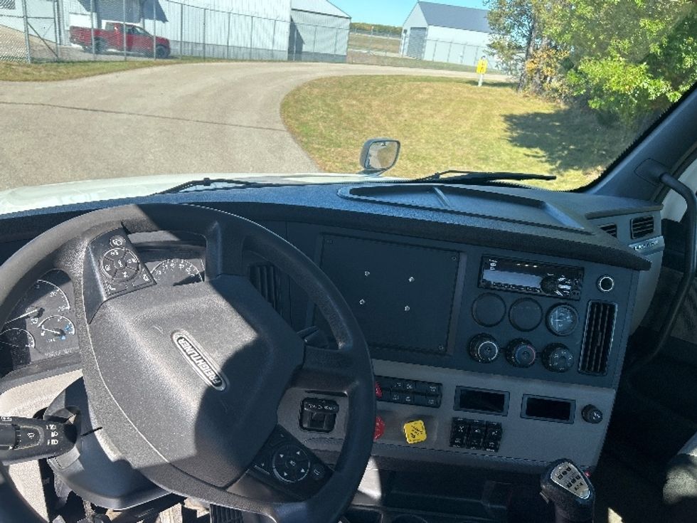 Day Cab Tractor-Heavy Duty Tractors-Freightliner-2019-T12642ST-Brooklyn Park-MN-442,559\n\t\tmiles-$ 25,250 - Image 11