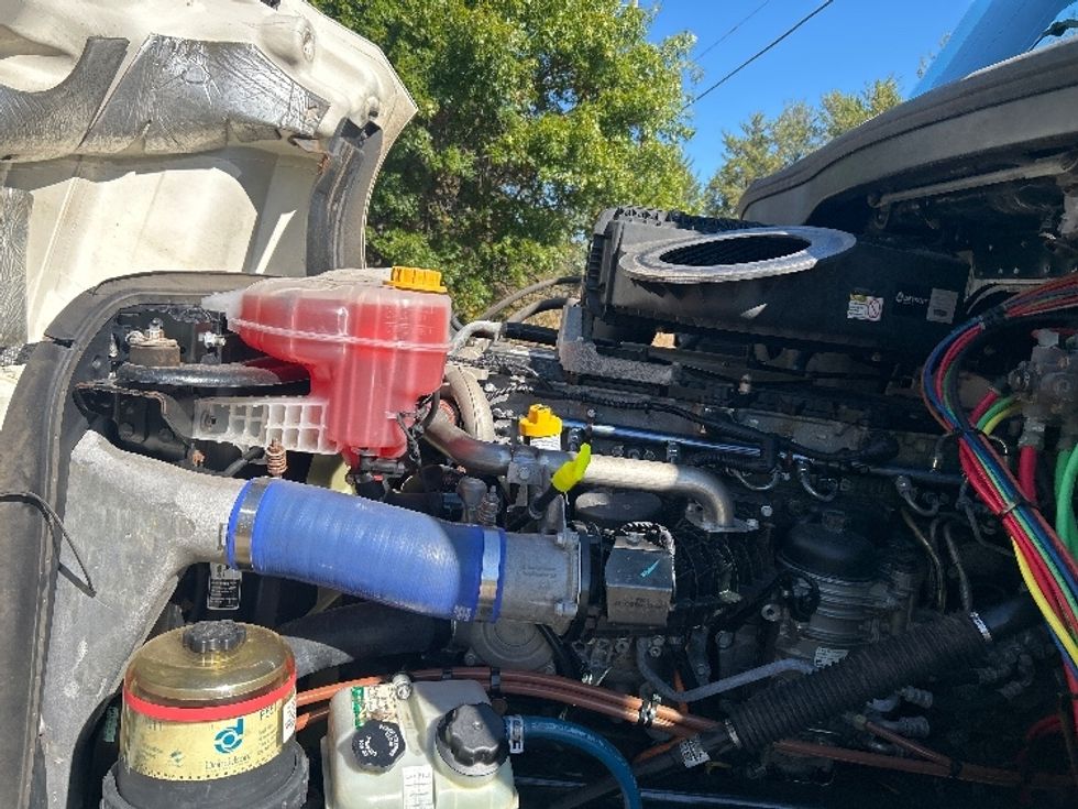 Day Cab Tractor-Heavy Duty Tractors-Freightliner-2019-T12642ST-Brooklyn Park-MN-442,559\n\t\tmiles-$ 25,250 - Image 16