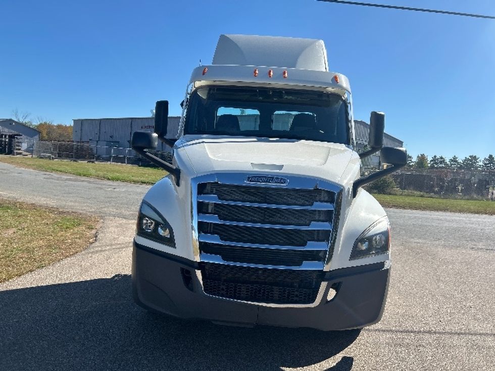 Day Cab Tractor-Heavy Duty Tractors-Freightliner-2019-T12642ST-Brooklyn Park-MN-442,559\n\t\tmiles-$ 25,250 - Image 2
