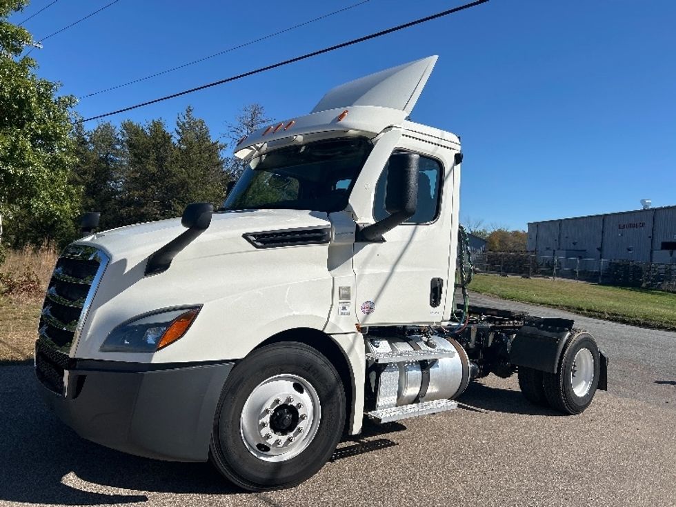 Day Cab Tractor-Heavy Duty Tractors-Freightliner-2019-T12642ST-Brooklyn Park-MN-442,559\n\t\tmiles-$ 25,250 - Image 3