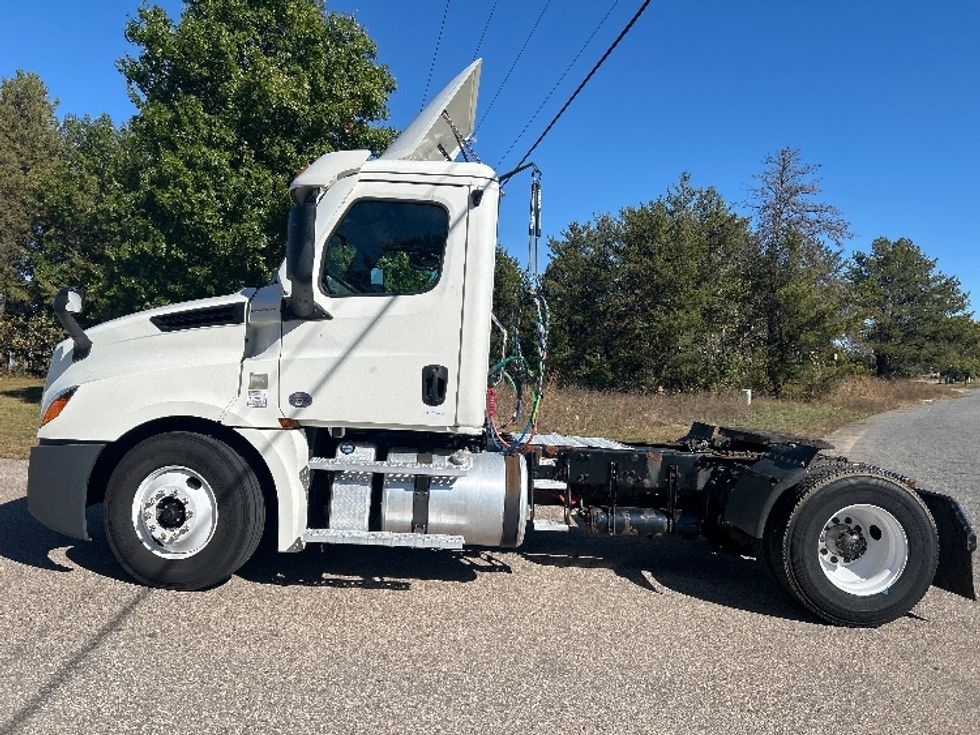 Day Cab Tractor-Heavy Duty Tractors-Freightliner-2019-T12642ST-Brooklyn Park-MN-442,559\n\t\tmiles-$ 25,250 - Image 4