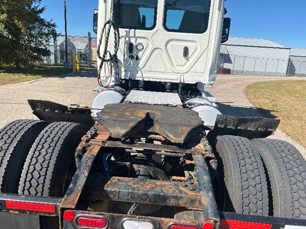 Day Cab Tractor-Heavy Duty Tractors-Freightliner-2019-T12642ST-Brooklyn Park-MN-442,559\n\t\tmiles-$ 25,250 - Image 6