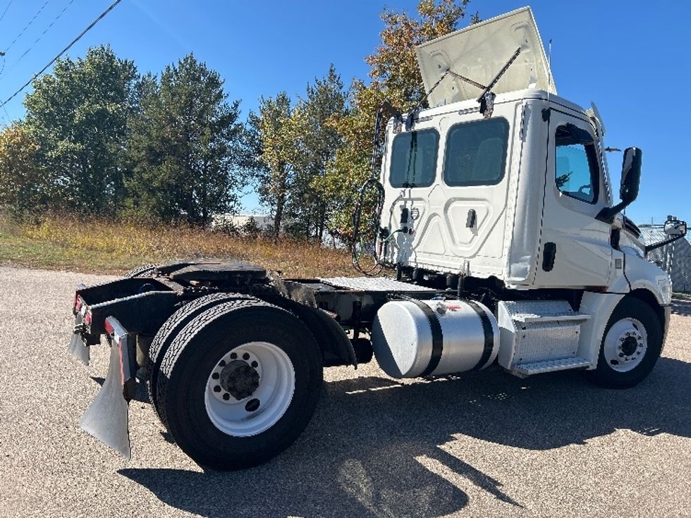 Day Cab Tractor-Heavy Duty Tractors-Freightliner-2019-T12642ST-Brooklyn Park-MN-442,559\n\t\tmiles-$ 25,250 - Image 7
