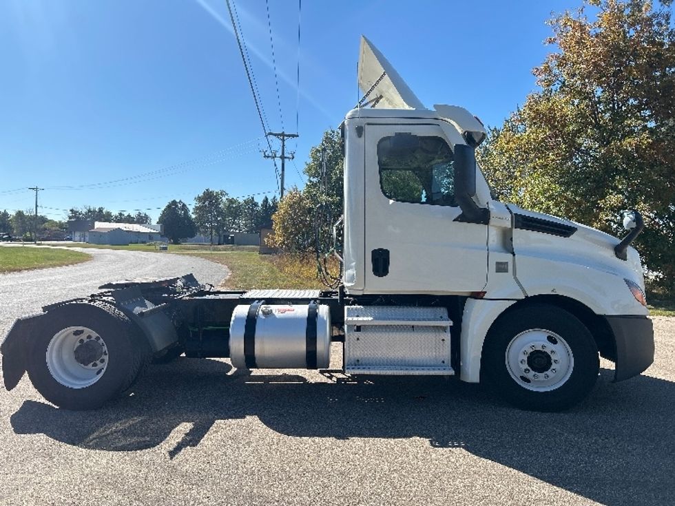 Day Cab Tractor-Heavy Duty Tractors-Freightliner-2019-T12642ST-Brooklyn Park-MN-442,559\n\t\tmiles-$ 25,250 - Image 8