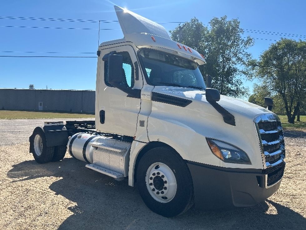 Day Cab Tractor-Heavy Duty Tractors-Freightliner-2019-T12642ST-Brooklyn Park-MN-445,505\n\t\tmiles-$ 25,000 - Image 1