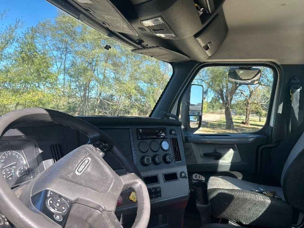 Day Cab Tractor-Heavy Duty Tractors-Freightliner-2019-T12642ST-Brooklyn Park-MN-445,505\n\t\tmiles-$ 25,000 - Image 10