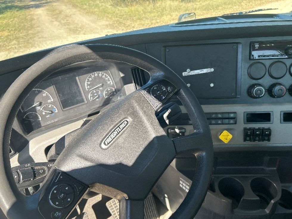 Day Cab Tractor-Heavy Duty Tractors-Freightliner-2019-T12642ST-Brooklyn Park-MN-445,505\n\t\tmiles-$ 25,000 - Image 11