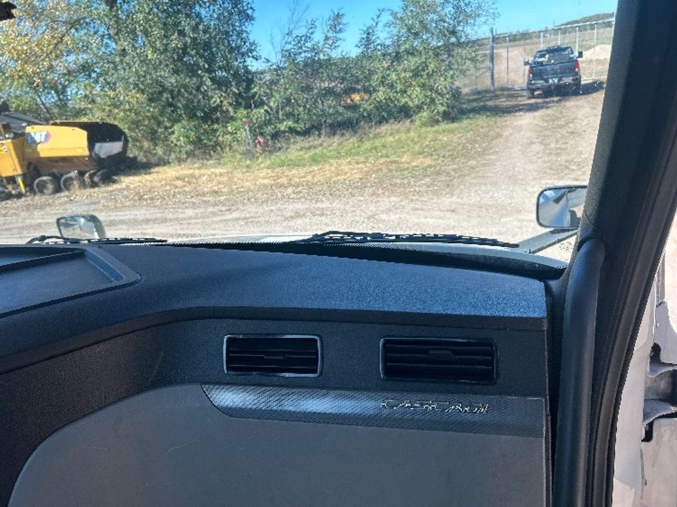Day Cab Tractor-Heavy Duty Tractors-Freightliner-2019-T12642ST-Brooklyn Park-MN-445,505\n\t\tmiles-$ 25,000 - Image 13